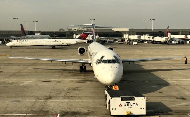 McDonnell Douglas MD-88 (N939DL)