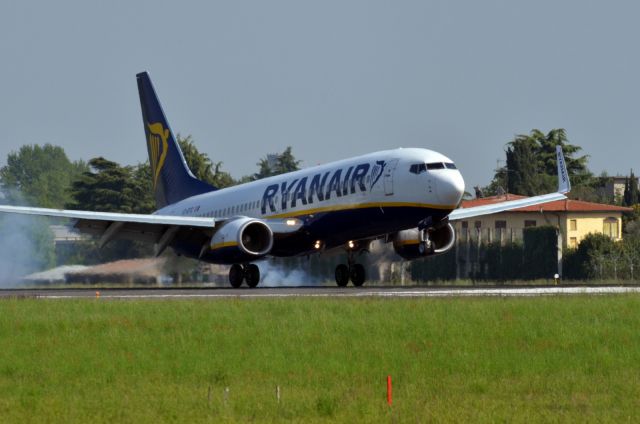 Boeing 737-700 (EI-EFE) - Bergamo Orio al Serio,Aprile 2015