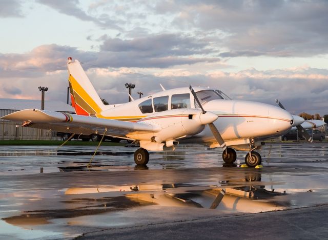 Piper Apache (N6814Y)