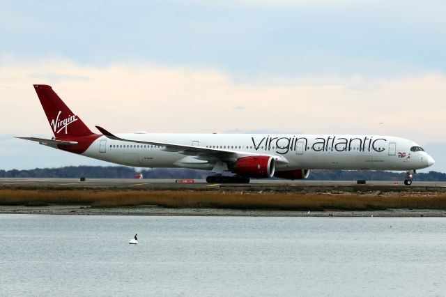 Airbus A350-1000 (G-VLUX)