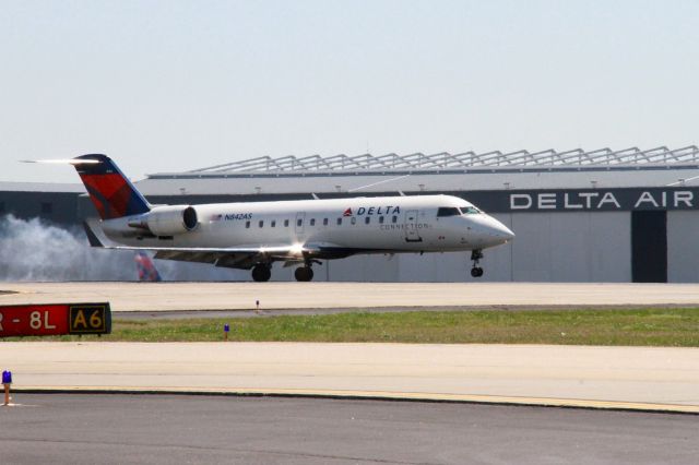 Canadair Regional Jet CRJ-200 (N842AS)