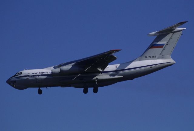 Ilyushin Il-76 (RA-76468) - Final Approach to Narita Intl Airport Rwy34L on 1998/11/25