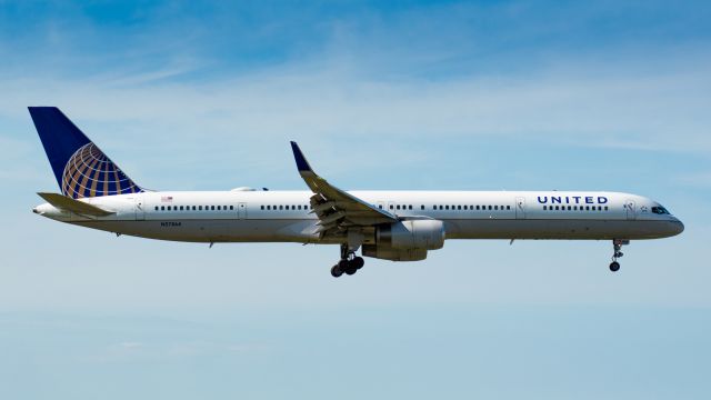 BOEING 757-300 (N57864)