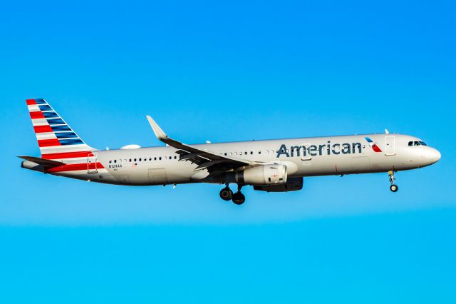 Airbus A321 (N124AA) - American Airlines A321 landing at DFW on 12/27/22. Taken with a Canon R7 and Tamron 70-200 G2 lens.