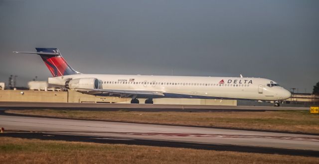 McDonnell Douglas MD-90 (N935DN) - Early morning light for this Delta MD-90.  Originally delivered to SAS Scandinavian.  3/14/20.