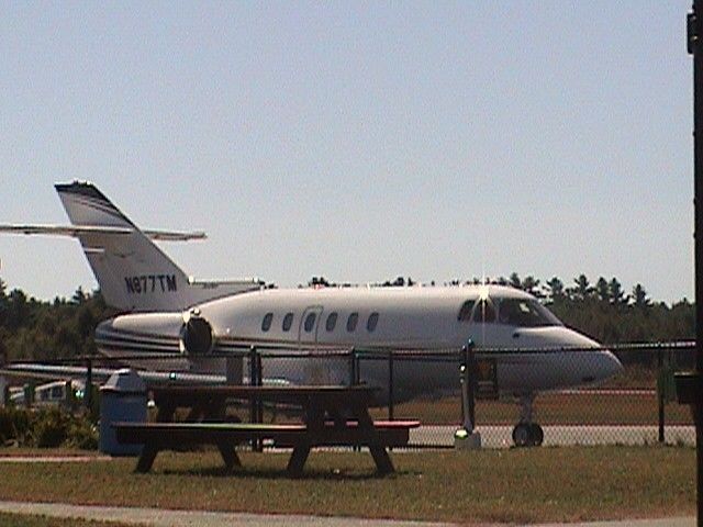 Hawker 800 (N877TM)