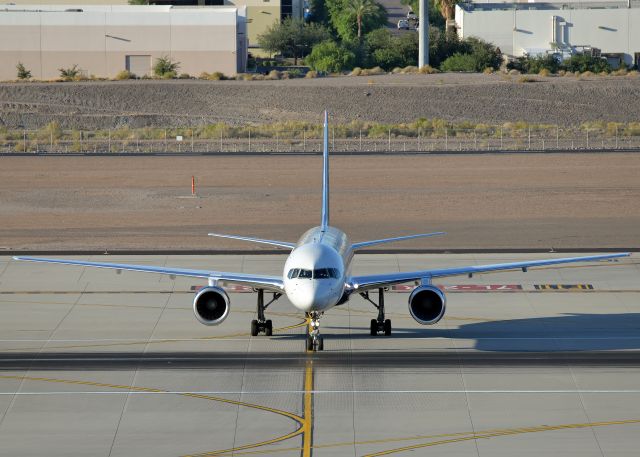 Boeing 757-200 (N904AW)