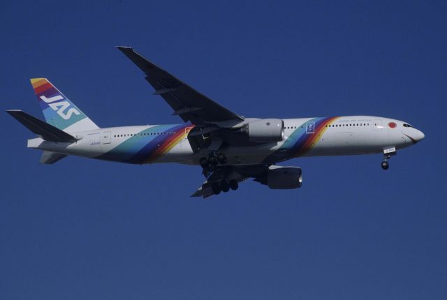 Boeing 777-200 (JA008D) - Final Approach to Tokyo-Haneda Intl Airport Rwy16L on 1998/11/25