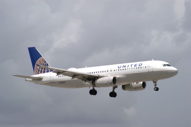 Airbus A320 (N421UA)