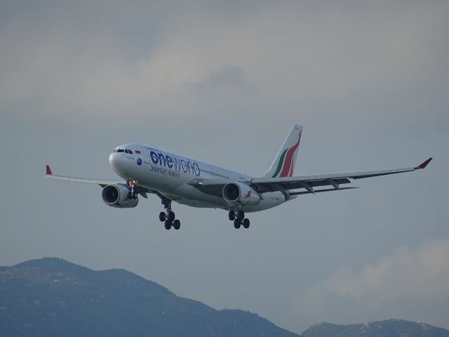 Airbus A330-200 (4R-ALH)