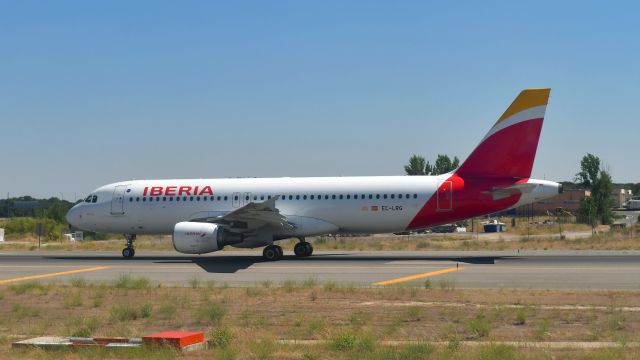 Airbus A320 (EC-LRG) - Iberia Airbus A320-214 EC-LRG in Madrid 