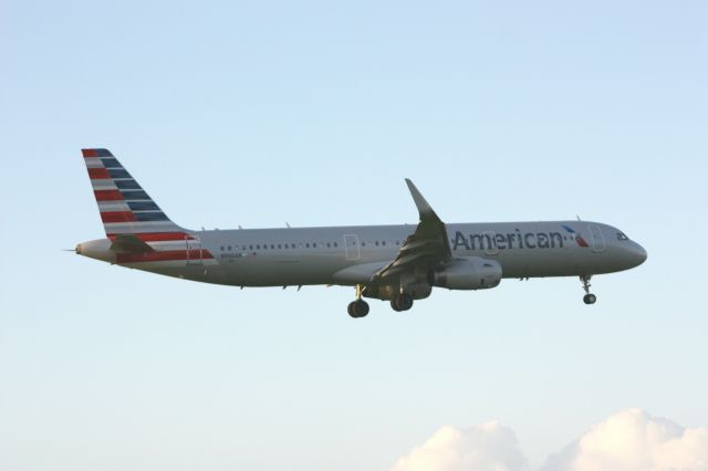 Airbus A321 (N996AN)