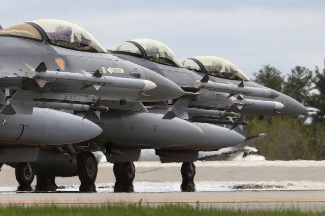 — — - 'Belgian Air Force 221 'flight X 3