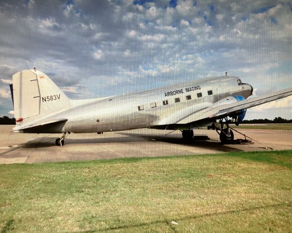 Douglas DC-3 (N243V)