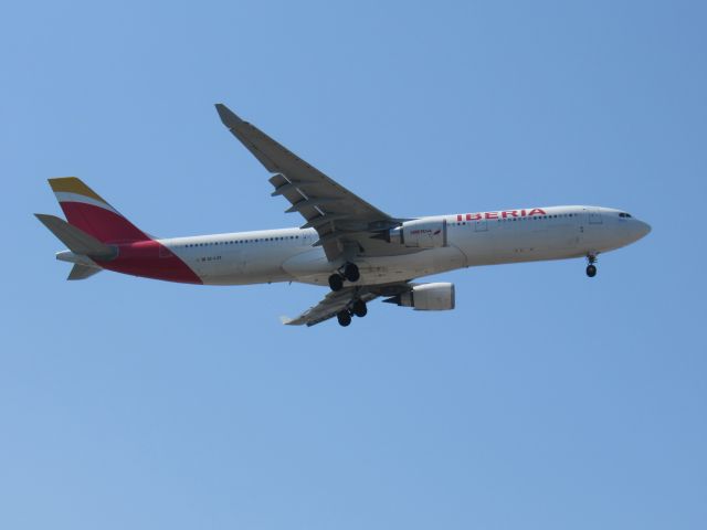 Airbus A330-300 (EC-LZX)