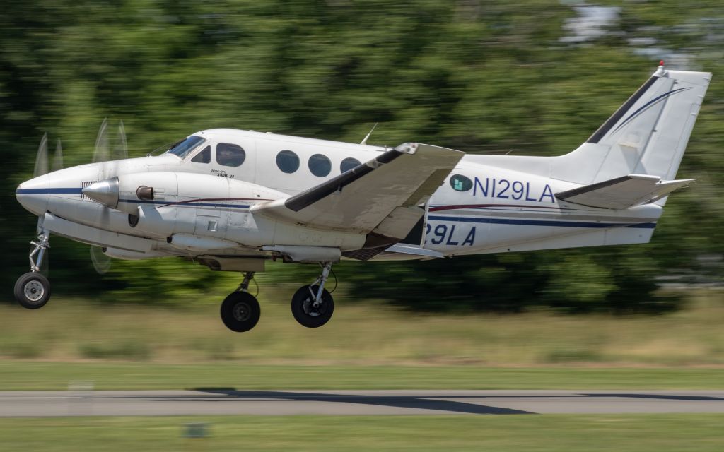 Beechcraft King Air 90 (N129LA) - Skydive Cross Keys taking up a load of jumpers.