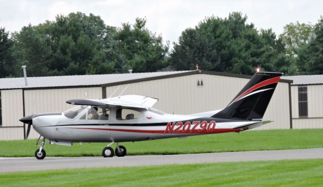 Cessna 177RG Cardinal RG (N2079Q) - Taxiing along, summer 2018.