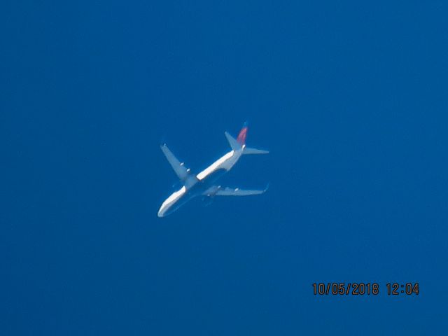 Boeing 737-800 (N379DA)