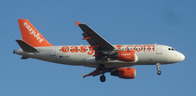 Airbus A319 (G-EZIN)