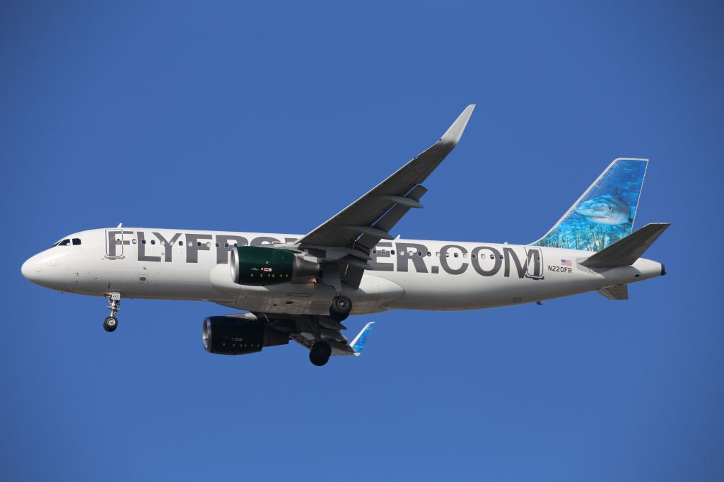 Airbus A320 (N220FR)