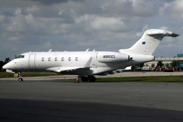 Bombardier Challenger 300 (N910CL) - Parked on the ramp on 28-Nov-17 on a two-night stay from KTMB.