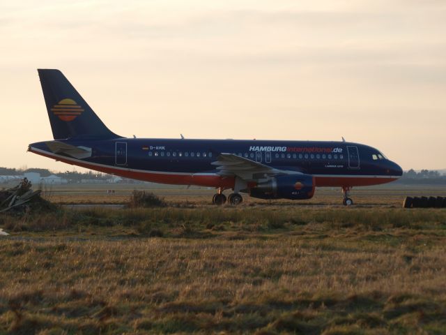 Boeing 737-700 (D-AHIK)