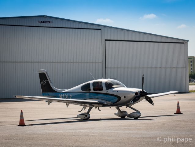 Cirrus SR-22 (N12LC)