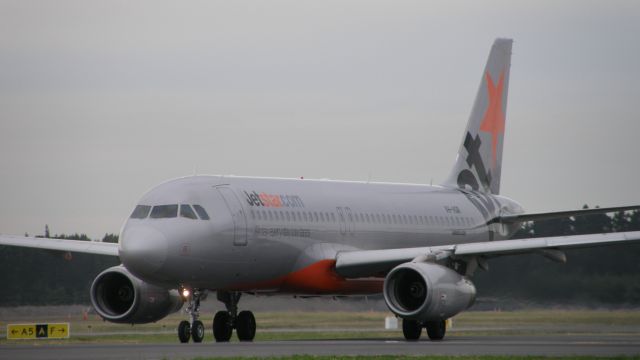 Airbus A320 (VH-VQR)