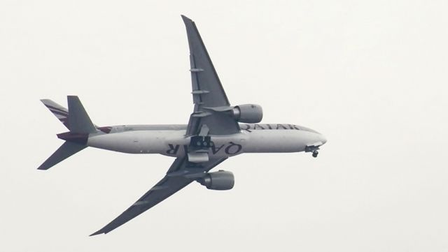 Boeing 777-200 —