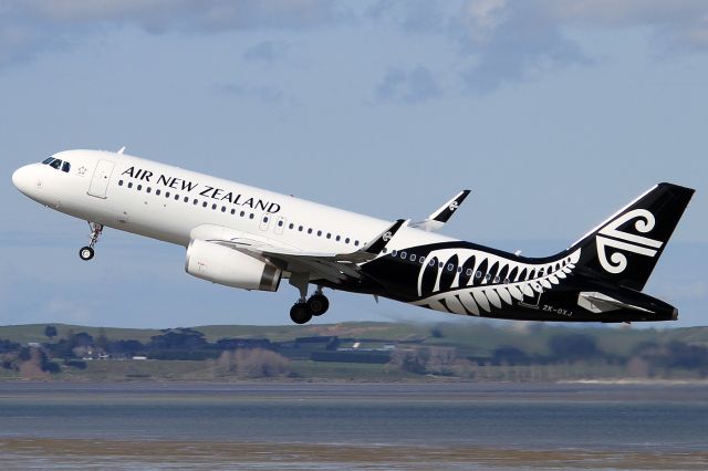 Airbus A320 (ZK-OXJ)