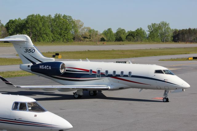 Bombardier Challenger 300 (N54CA)