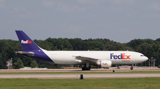 Airbus A300F4-600 (N651FE) - "Diane Kathleen" departing from 18L