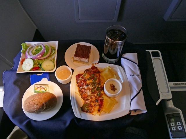 Boeing 737-700 (HP-1380CMP) - Lunch served on MIA - PTY flight.