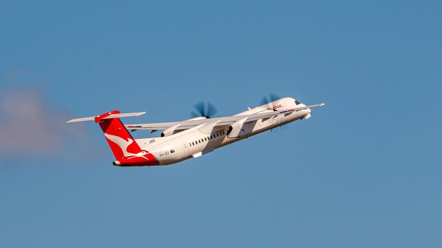 de Havilland Dash 8-400 (VH-QOI)