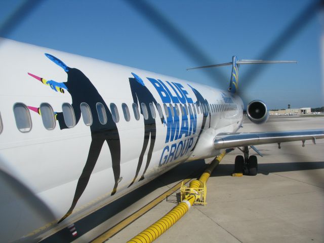 McDonnell Douglas MD-82 (N408NV) - Boarding our flight from KSFB-KSHV. The only way to see the side of the aircraft was through the tiny window on the jetway.