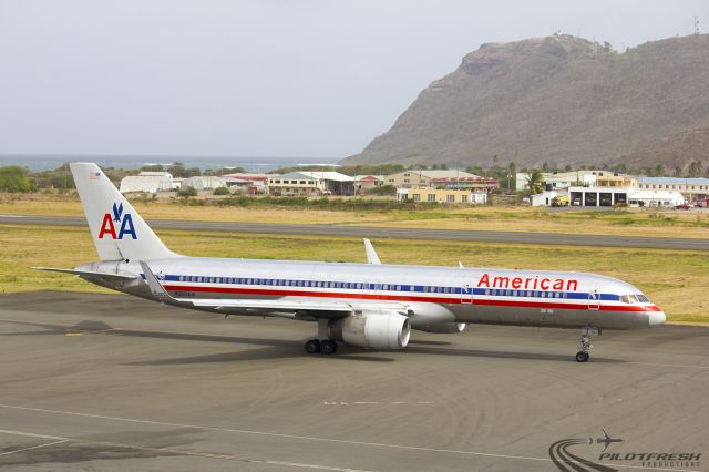 Boeing 757-200 (N663AM)