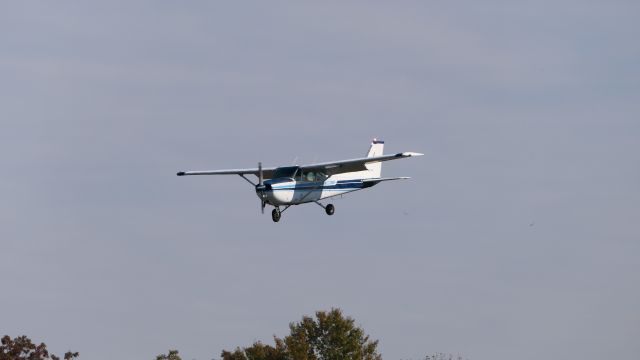 Cessna Skyhawk (N6338F)