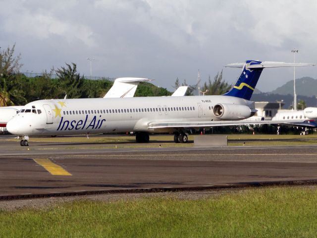 McDonnell Douglas MD-83 (PJ-MDE)