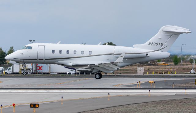 Bombardier Challenger 300 (N299TS)