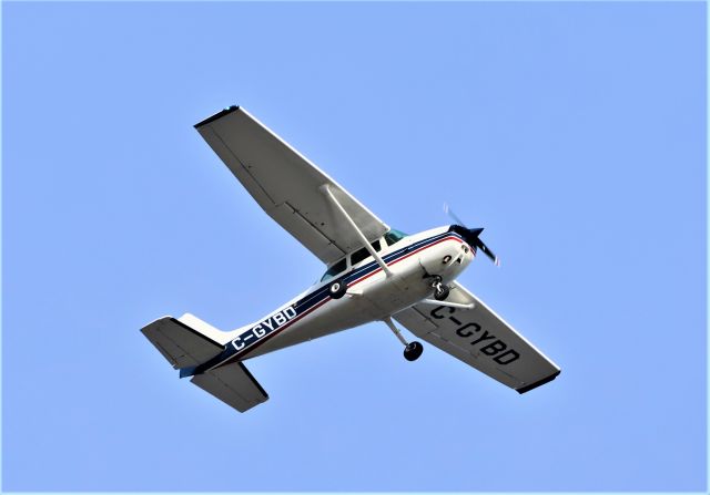 Cessna Skyhawk (C-GYBD) - C-GYBD Cessna Skyhawk 172-N survolant le fleuve St-Laurent à Lavaltrie QC. le 23-10-2022 à 13:36