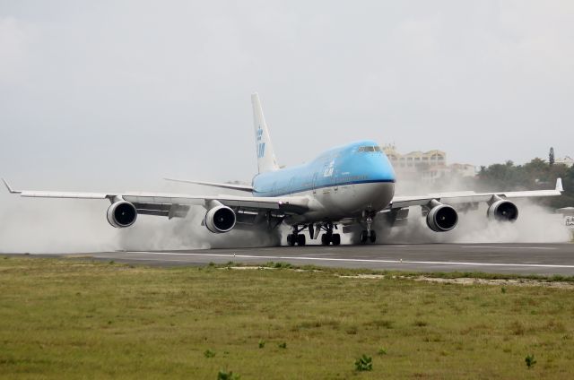 Airbus A330-300 (PH-BFA) - KLM PH-BFA landing St Maarten on a wet runway!!
