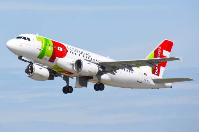 Airbus A319 (CS-TTU)