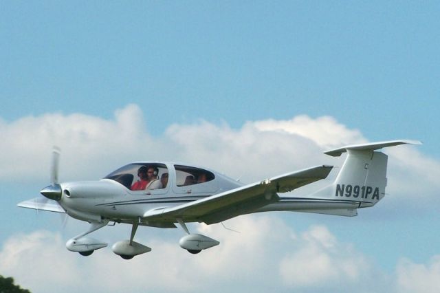 Diamond Star (N991PA)