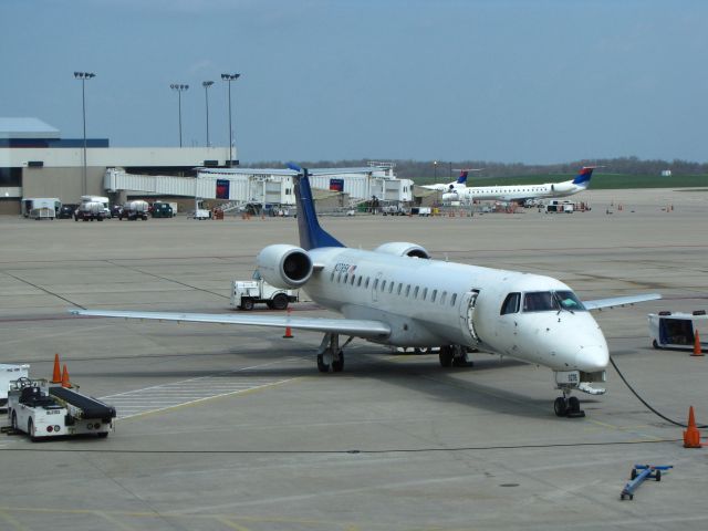 Embraer ERJ-145 (N278SK)