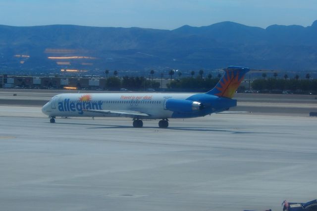 McDonnell Douglas MD-80 (N424NV)