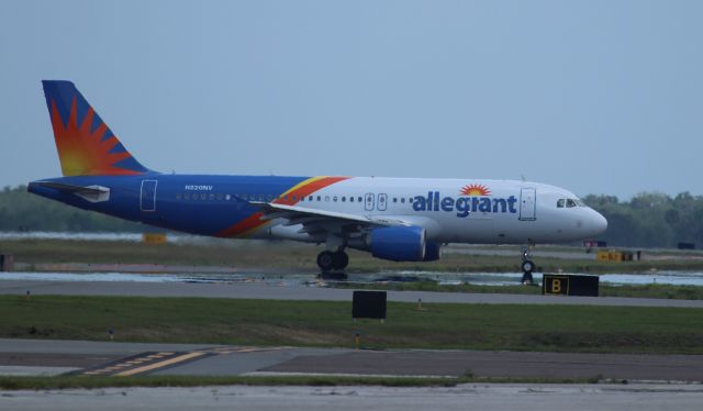 Airbus A320 (N220NV) - 4/16/23 taxiing in to terminal