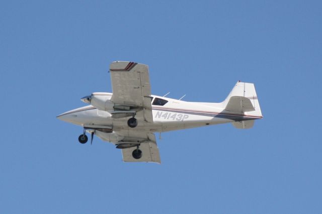 Piper Apache (N4143P) - Piper Apache (N4143P) arrives at Sarasota-Bradenton International Airport