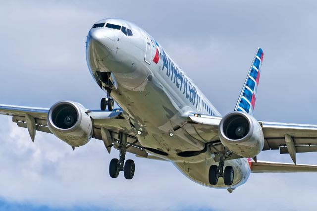 Boeing 737-800 (N992AN)