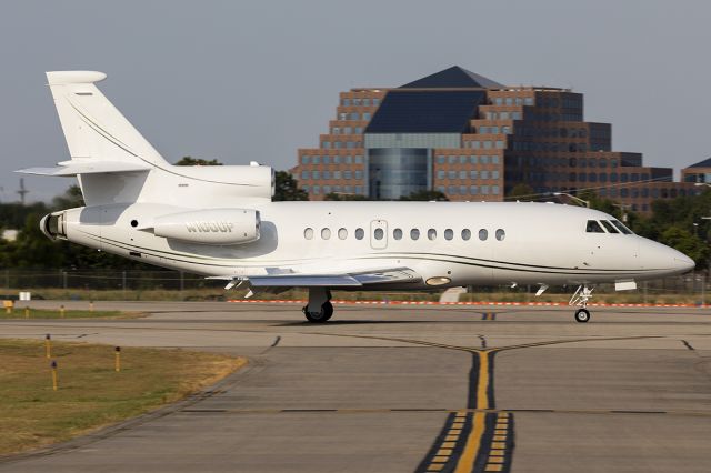 Dassault Falcon 900 (N100UP)