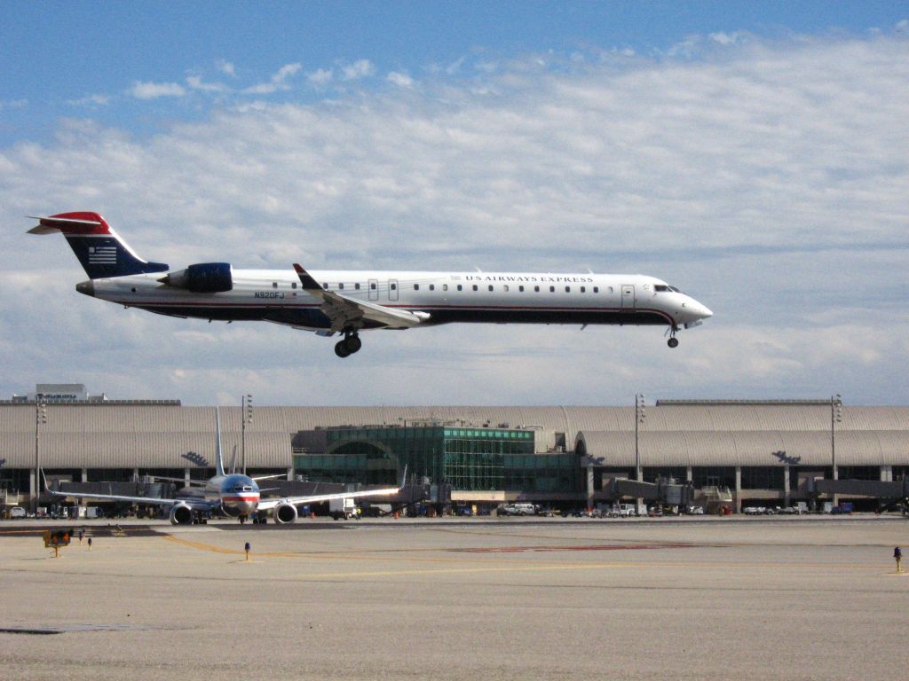 Canadair Regional Jet CRJ-900 (N920FJ) - Landing on RWY 19R
